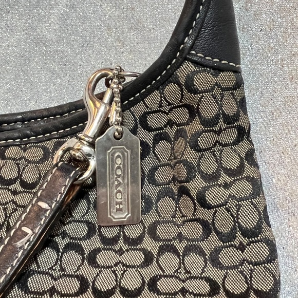 Coach - Picture 3 of 6